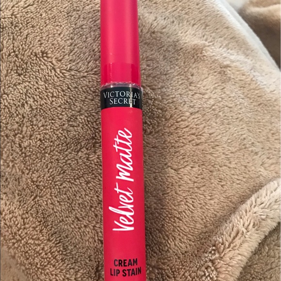 Velvet Matte Cream Lip Stain by VS - Picture 3 of 4